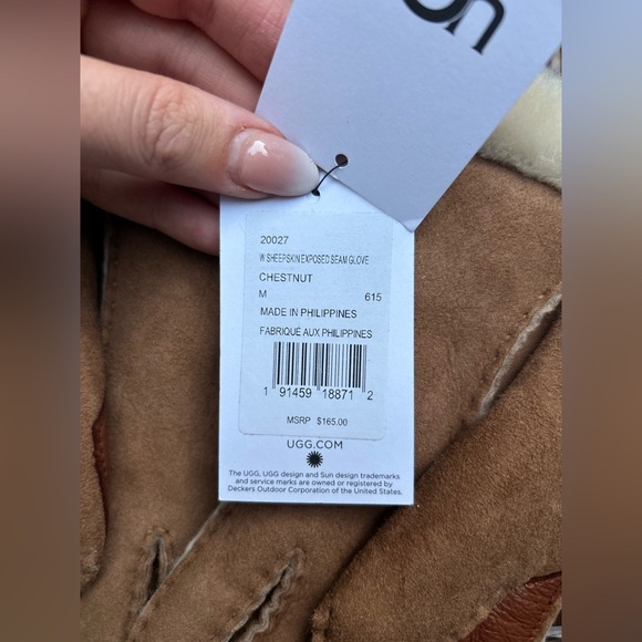UGG Seamed Sheepskin Tech Gloves in Chestnut New with Tags! - Picture 7 of 13